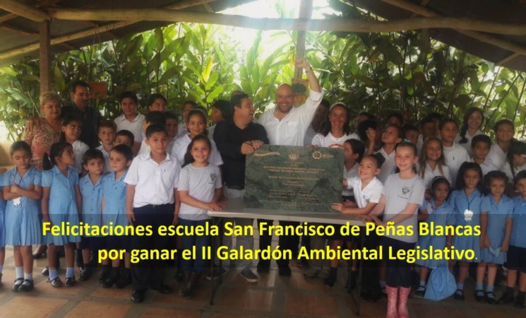 Escuela de Peñas Blancas gana premio ambiental.